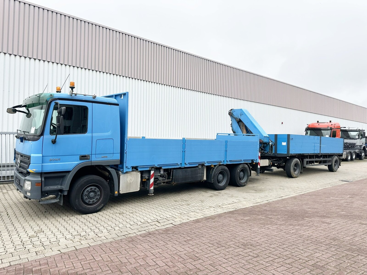 Mercedes-Benz Actros 2741 L 6x4 Actros 2741 L 6x4, Twist-Lock ausz. auf 3m, Heckkran Palfinger PK 42502-D, Funk - Camión caja abierta, Camión grúa: foto 5 Mercedes-Benz Actros 2741 L 6x4 Actros 2741 L 6x4, Twist-Lock ausz. auf 3m, Heckkran Palfinger PK 42502-D, Funk - Camión caja abierta, Camión grúa: foto 5