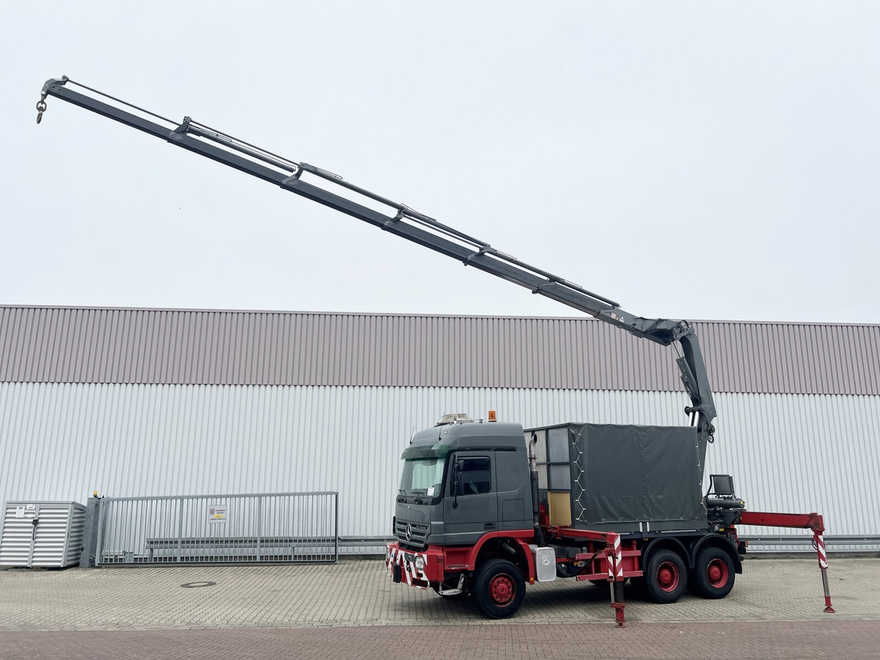 Mercedes-Benz Actros 3346 AK 6x6 Actros 3346 AK 6x6, 134t Anhängelast WSK, Heckkran Fassi F420AXP.26, Funk, Winde - Camión grúa: foto 1 Mercedes-Benz Actros 3346 AK 6x6 Actros 3346 AK 6x6, 134t Anhängelast WSK, Heckkran Fassi F420AXP.26, Funk, Winde - Camión grúa: foto 1