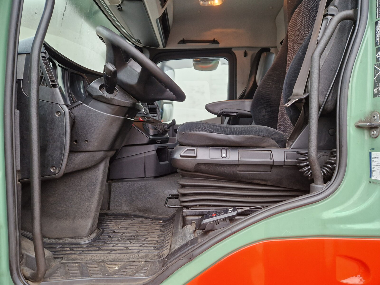 Foto del interior 1: Leasing de Mercedes-Benz Antos 1848 L 4x2 Antos 1848 L 4x2, Meiller AK 12 MTG Teleskop, Funk, Retarder, Klima, Standhzg., Mercedes-Benz Antos 1848 L 4x2 Antos 1848 L 4x2, Meiller AK 12 MTG Teleskop, Funk, Retarder, Klima, Standhzg.,