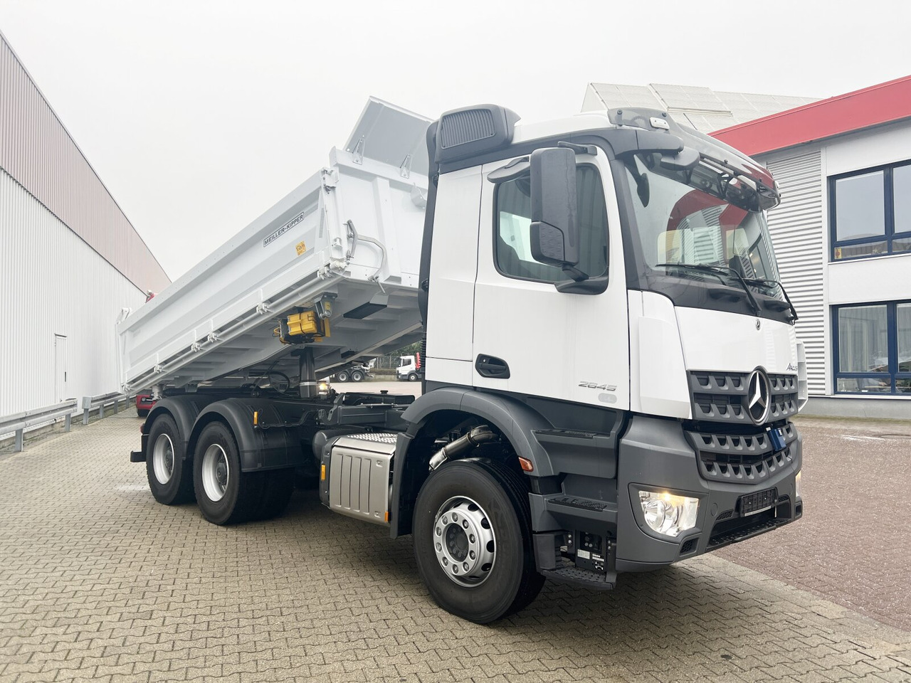Camión volquete nuevo Mercedes-Benz Arocs 2645 K 6x4 Arocs 2645 K 6x4, MultimediaCockpit, Bordmatik links: foto 8