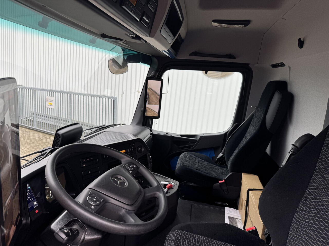 Mercedes-Benz Arocs 2651 L 6x6 Arocs 2651 L 6x6, HydroDrive, MirrorCam, Massage-Sitz, Motorabtrieb - Camión chasis: foto 3 Mercedes-Benz Arocs 2651 L 6x6 Arocs 2651 L 6x6, HydroDrive, MirrorCam, Massage-Sitz, Motorabtrieb - Camión chasis: foto 3