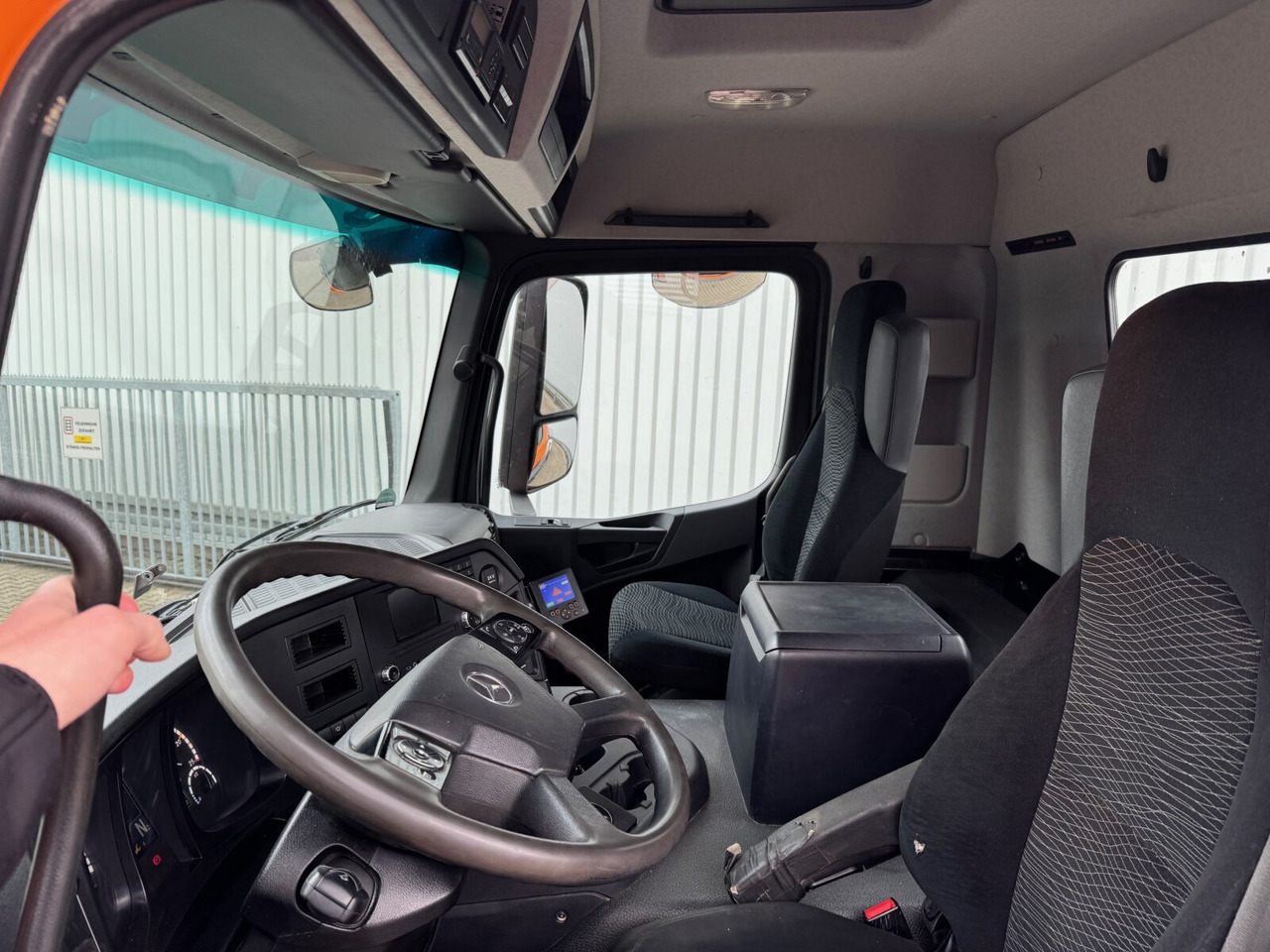 Mercedes-Benz Arocs 3243 LK 8x4/4 Arocs 3243 LK 8x4/4, Motorabtrieb - Camión multibasculante: foto 3 Mercedes-Benz Arocs 3243 LK 8x4/4 Arocs 3243 LK 8x4/4, Motorabtrieb - Camión multibasculante: foto 3