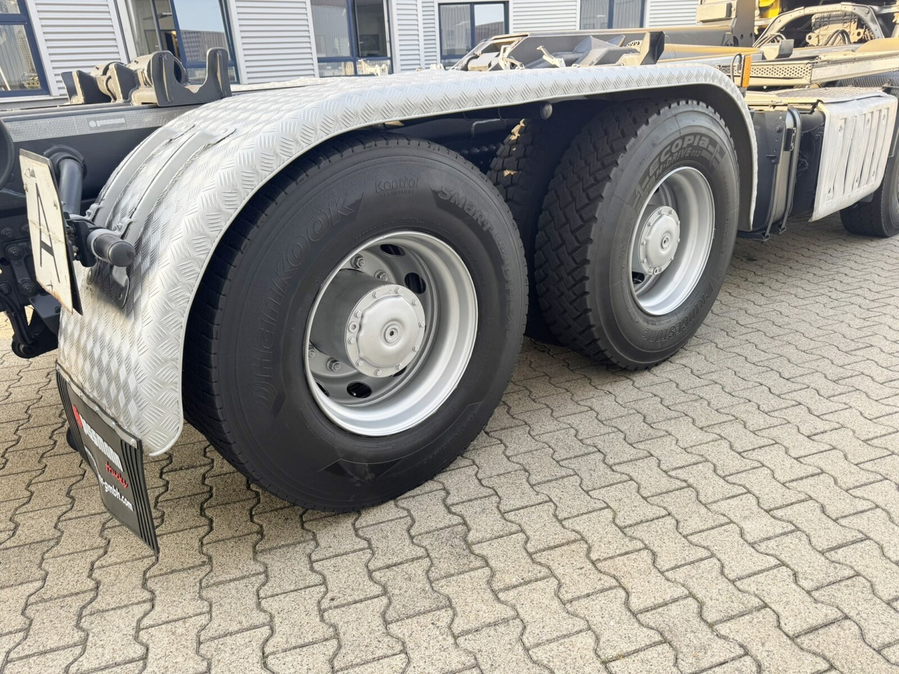 Mercedes-Benz Arocs 3245 LK 8x4/4 Arocs 3245 LK 8x4/4, Navi, Motorabtrieb, Meiller RK 30.67, Funk - Camión multibasculante: foto 3 Mercedes-Benz Arocs 3245 LK 8x4/4 Arocs 3245 LK 8x4/4, Navi, Motorabtrieb, Meiller RK 30.67, Funk - Camión multibasculante: foto 3