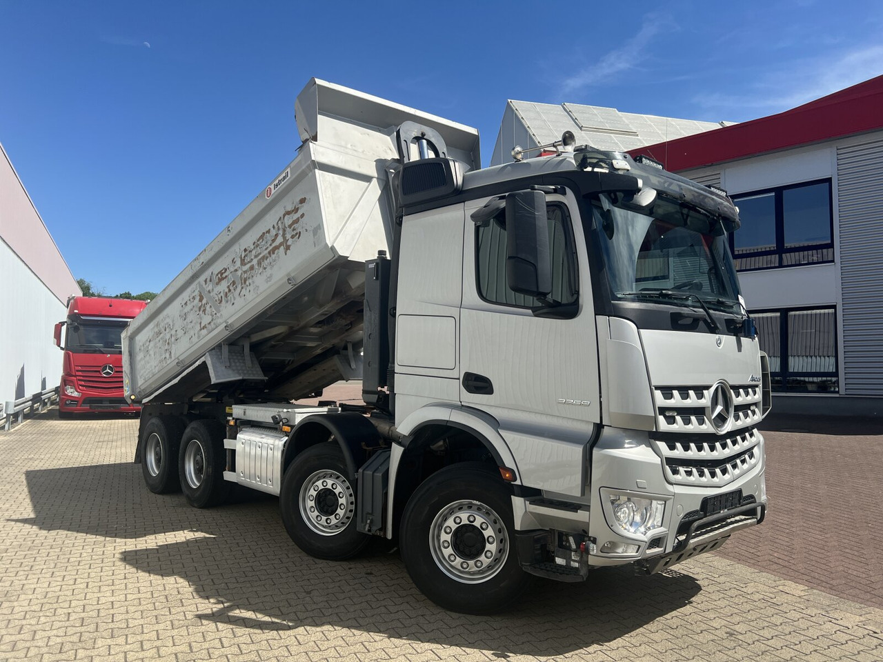 Leasing de Mercedes-Benz Arocs 3251 K 8x4/4 Arocs 3251 K 8x4/4, Retarder, Stahlmulde ca. 15m³, hydr. Heckklappe Mercedes-Benz Arocs 3251 K 8x4/4 Arocs 3251 K 8x4/4, Retarder, Stahlmulde ca. 15m³, hydr. Heckklappe: foto 8