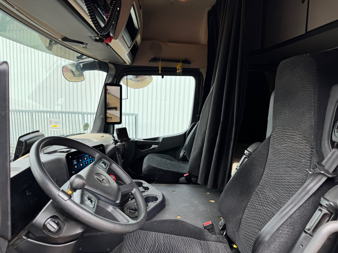 Mercedes-Benz Arocs 3351 LS 6x6 Arocs 3351 LS 6x6, Grounder, MirrorCam, Navi - Camión chasis: foto 5 Mercedes-Benz Arocs 3351 LS 6x6 Arocs 3351 LS 6x6, Grounder, MirrorCam, Navi - Camión chasis: foto 5