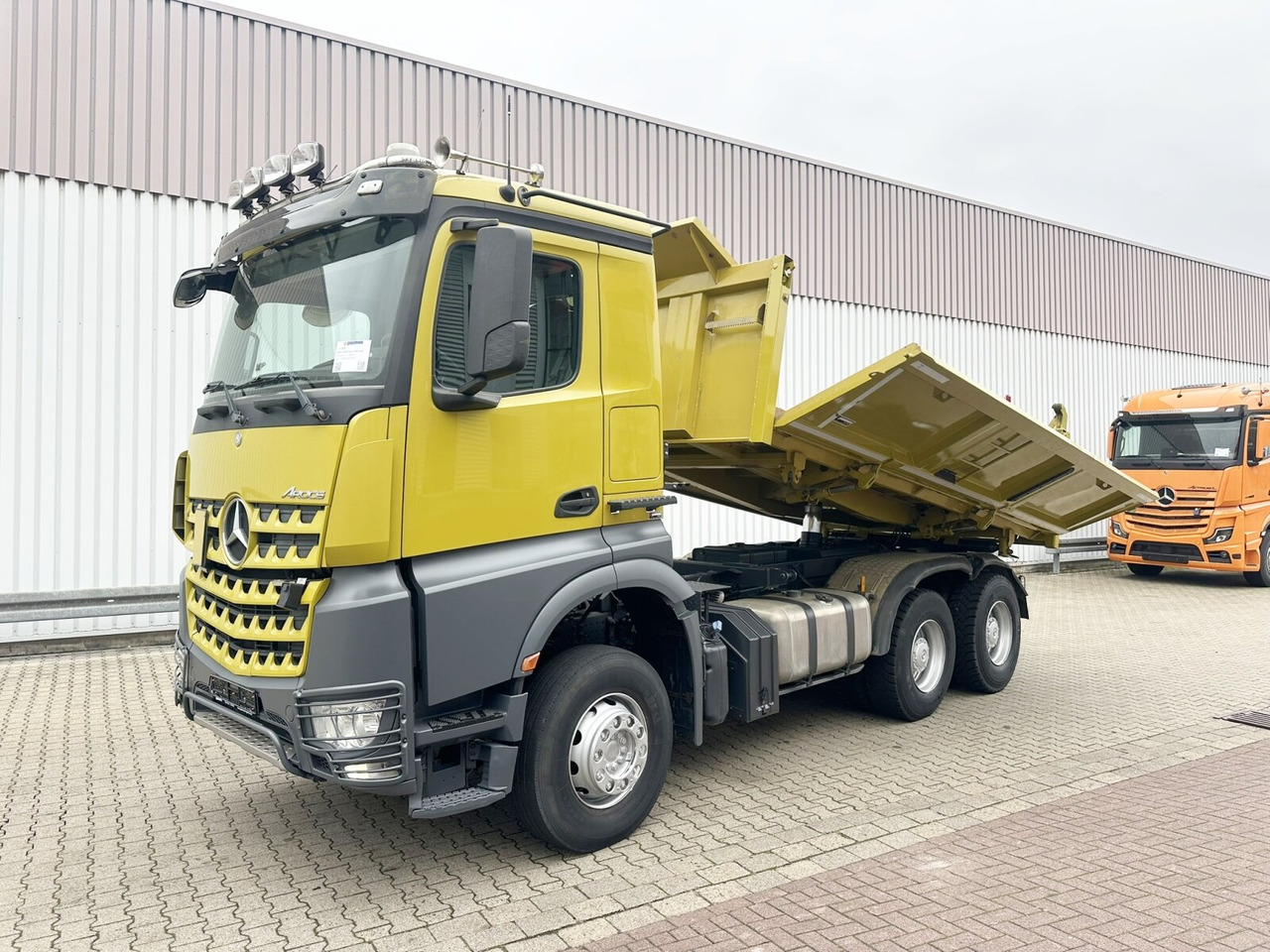 Mercedes-Benz Arocs 3363 K 6x4 Arocs 3363 K 6x4, Grounder, Turbo-Retarder-Kupplung, Bordmatik - Camión volquete: foto 1 Mercedes-Benz Arocs 3363 K 6x4 Arocs 3363 K 6x4, Grounder, Turbo-Retarder-Kupplung, Bordmatik - Camión volquete: foto 1