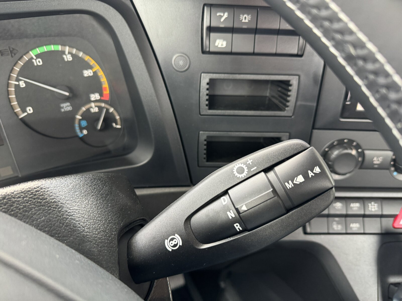 Camión multibasculante nuevo Mercedes-Benz Arocs 4148 K 8x4/4 Arocs 4148 K 8x4/4/45, Turbo-Retarder-Kupplung, Grounder: foto 5 Camión multibasculante nuevo Mercedes-Benz Arocs 4148 K 8x4/4 Arocs 4148 K 8x4/4/45, Turbo-Retarder-Kupplung, Grounder: foto 5