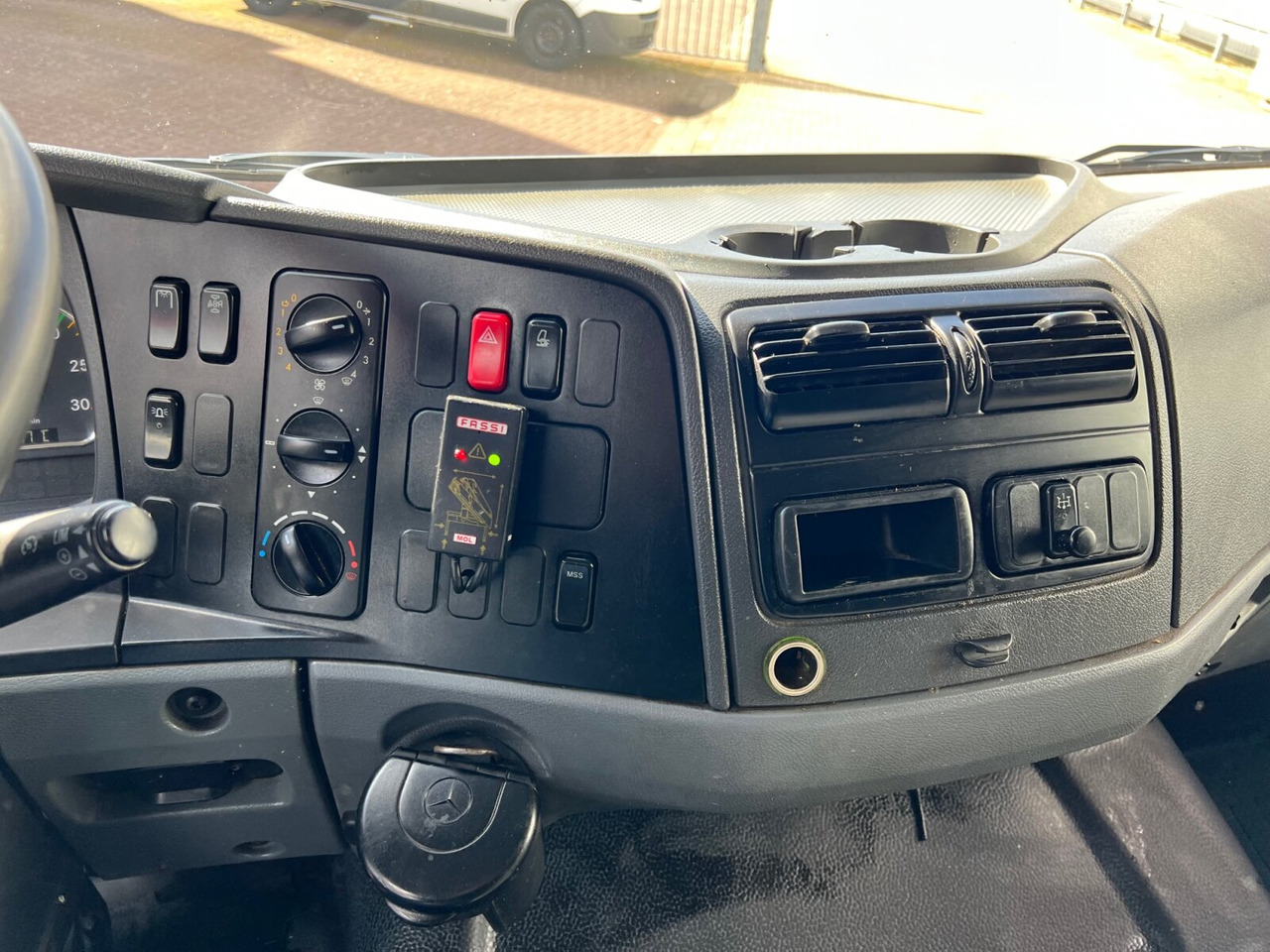 Camión grúa, Camión caja abierta Mercedes-Benz Atego 1024 L 4x2 Atego 1024 L 4x2 mit Kran Fassi F80A.0.21: foto 6 Camión grúa, Camión caja abierta Mercedes-Benz Atego 1024 L 4x2 Atego 1024 L 4x2 mit Kran Fassi F80A.0.21: foto 6