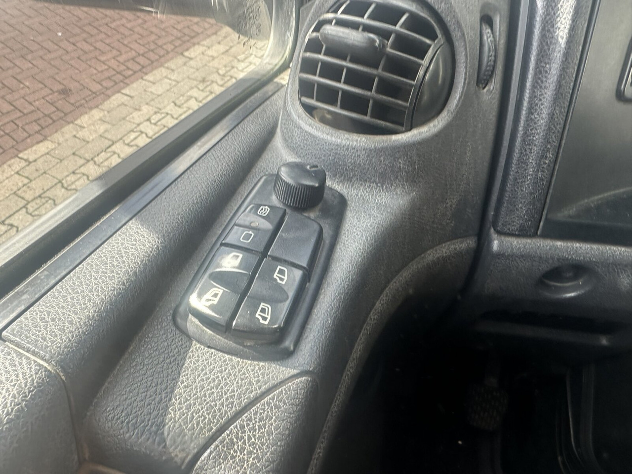 Mercedes-Benz Atego 1223 K 4x2 Atego 1223 K 4x2, AHK-Öl - Camión volquete: foto 3 Mercedes-Benz Atego 1223 K 4x2 Atego 1223 K 4x2, AHK-Öl - Camión volquete: foto 3