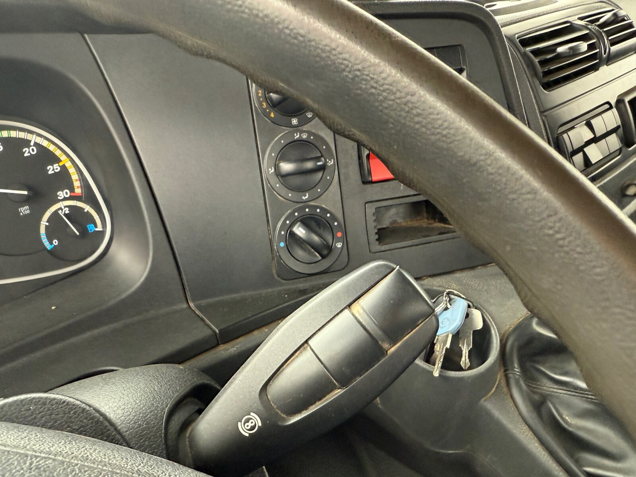 Mercedes-Benz Atego 1224 K 4x2 Atego 1224 K 4x2, Meiller 3-S-Kipper 2x AHK Öl - Camión volquete: foto 5 Mercedes-Benz Atego 1224 K 4x2 Atego 1224 K 4x2, Meiller 3-S-Kipper 2x AHK Öl - Camión volquete: foto 5