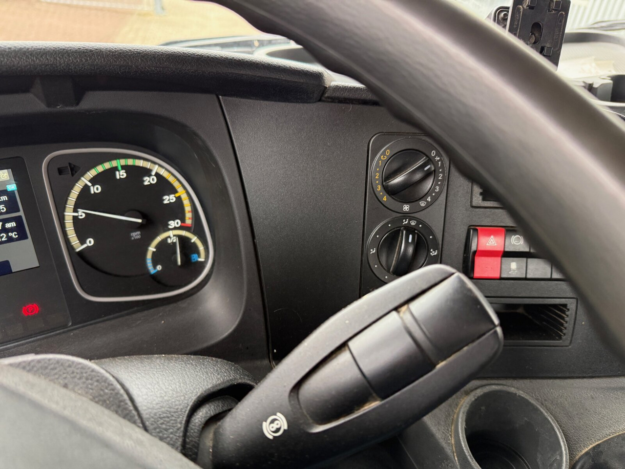 Mercedes-Benz Atego 1630 K 4x2 Atego 1630 K 4x2, Meiller 3-Seiten, 2 x AHK Öl - Camión volquete: foto 5 Mercedes-Benz Atego 1630 K 4x2 Atego 1630 K 4x2, Meiller 3-Seiten, 2 x AHK Öl - Camión volquete: foto 5