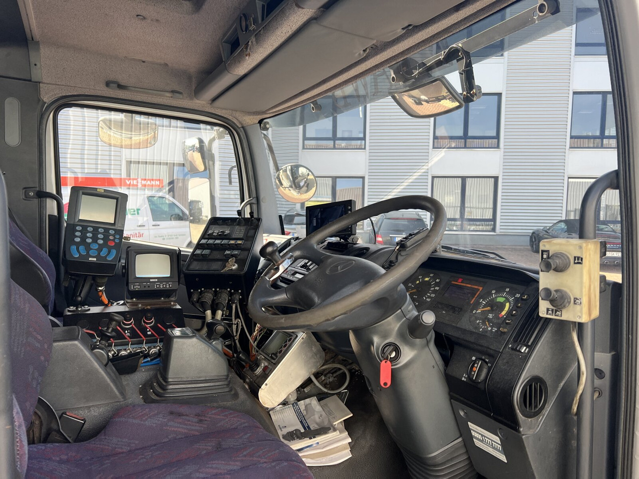 Mercedes-Benz Atego 1828 L 4x2 Atego 1828 L 4x2, Rechtslenker, Winterdienstaustattung - Camión chasis: foto 5 Mercedes-Benz Atego 1828 L 4x2 Atego 1828 L 4x2, Rechtslenker, Winterdienstaustattung - Camión chasis: foto 5