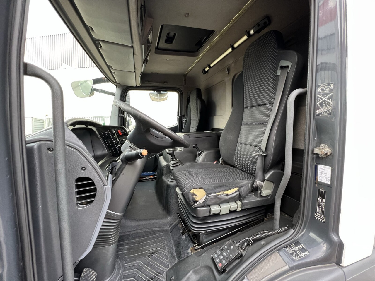 Mercedes-Benz Atego 816 L 4x2 Atego 816 L 4x2 mit LBW, 4x Vorhanden! - Camión caja cerrada: foto 4 Mercedes-Benz Atego 816 L 4x2 Atego 816 L 4x2 mit LBW, 4x Vorhanden! - Camión caja cerrada: foto 4