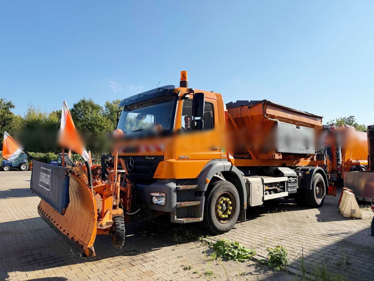 Mercedes-Benz Axor 1824 L 4x2 Axor 1824 L 4x2, Motorabtrieb, Winterdienstausstattung - Camión multibasculante: foto 1 Mercedes-Benz Axor 1824 L 4x2 Axor 1824 L 4x2, Motorabtrieb, Winterdienstausstattung - Camión multibasculante: foto 1