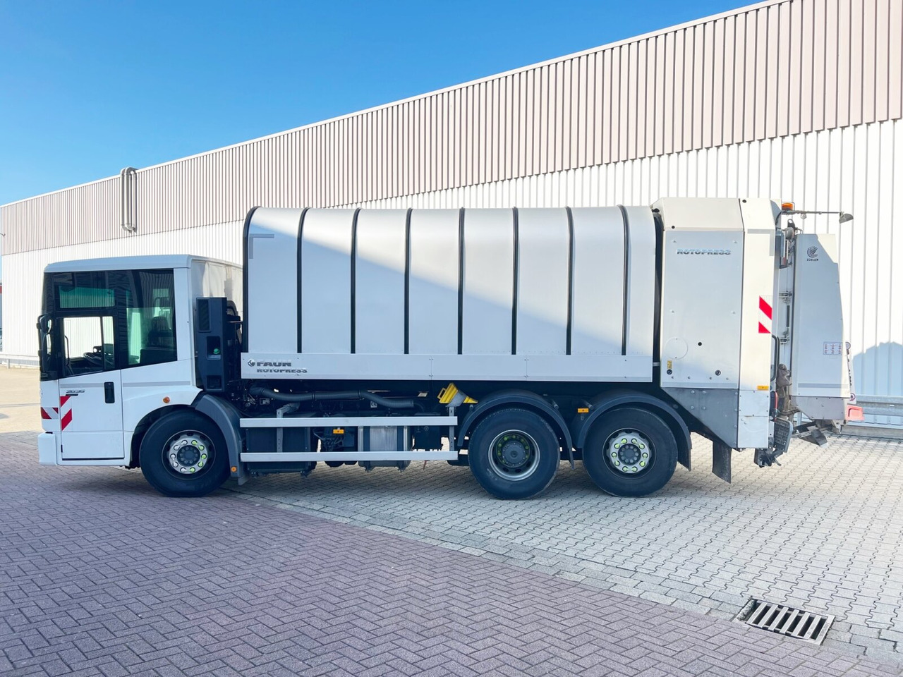 Mercedes-Benz Econic 2635 LL 6x2/4 NLA Econic 2635 LL 6x2/4 NLA, Lenkachse, FAUN Rotopress 521L, Zöller-Schüttung - Camión chasis: foto 3 Mercedes-Benz Econic 2635 LL 6x2/4 NLA Econic 2635 LL 6x2/4 NLA, Lenkachse, FAUN Rotopress 521L, Zöller-Schüttung - Camión chasis: foto 3