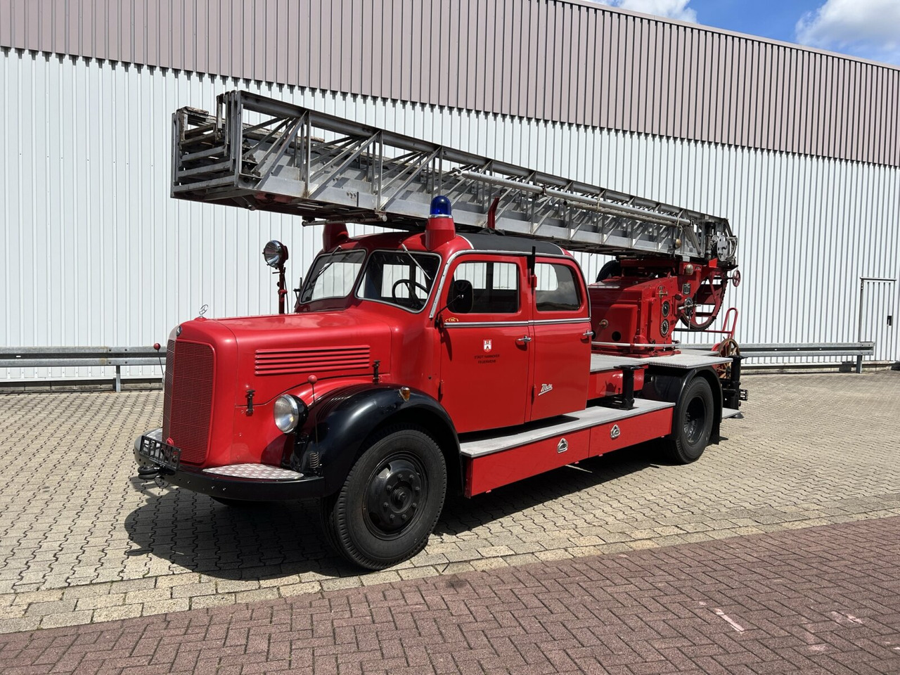 Mercedes-Benz LF 311 3250/3500 - Oldtimer Feuerwehrfahrzeug LF 311 3250/3500 - Oldtimer Feuerwehrfahrzeug - Camión de bomberos: foto 1 Mercedes-Benz LF 311 3250/3500 - Oldtimer Feuerwehrfahrzeug LF 311 3250/3500 - Oldtimer Feuerwehrfahrzeug - Camión de bomberos: foto 1