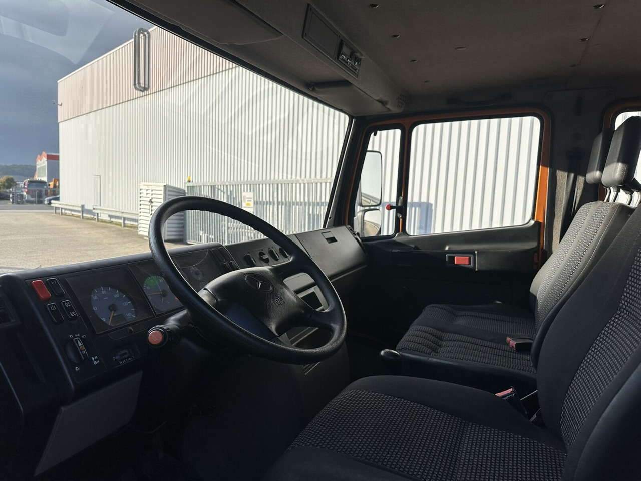 Mercedes-Benz Vario 813 D 4x2 Doka Vario 813 D 4x2 Doka, Meiller Kipper - Camión volquete: foto 5 Mercedes-Benz Vario 813 D 4x2 Doka Vario 813 D 4x2 Doka, Meiller Kipper - Camión volquete: foto 5