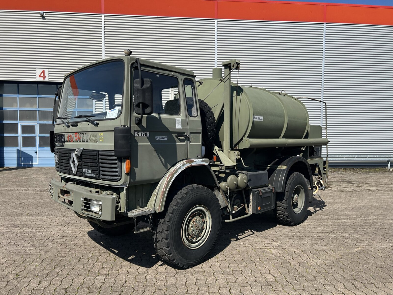 Renault Midliner S170 4x4 Midliner S170 4x4, 6000l Wassertank - Camión cisterna: foto 1 Renault Midliner S170 4x4 Midliner S170 4x4, 6000l Wassertank - Camión cisterna: foto 1