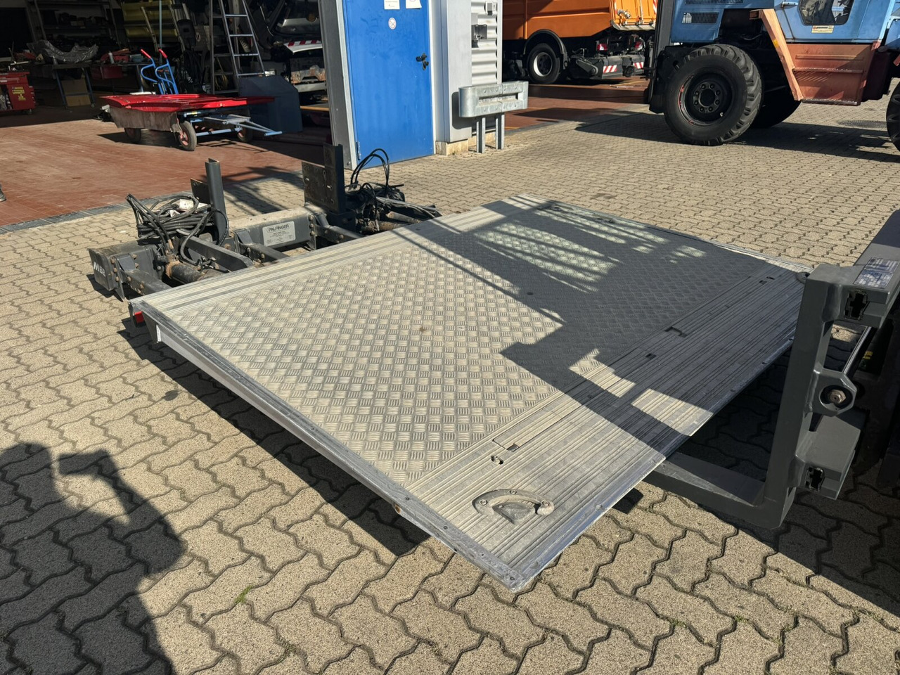 MBB C 2000 S Ladebordwand MBB C 2000 S Ladebordwand - Semirremolque: foto 2 MBB C 2000 S Ladebordwand MBB C 2000 S Ladebordwand - Semirremolque: foto 2