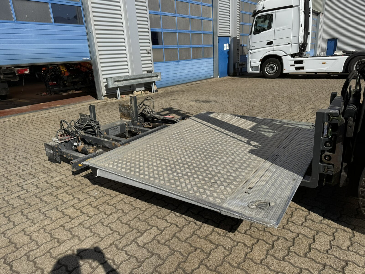 MBB C 2000 S Ladebordwand MBB C 2000 S Ladebordwand - Semirremolque: foto 1 MBB C 2000 S Ladebordwand MBB C 2000 S Ladebordwand - Semirremolque: foto 1