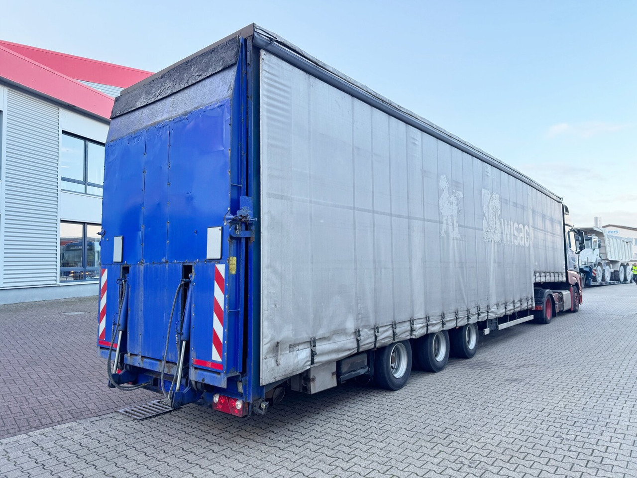 Renders NS4L32 NS4L32, Seilwinde, Edscha, hydr. Auffahrrampe - Semirremolque: foto 1 Renders NS4L32 NS4L32, Seilwinde, Edscha, hydr. Auffahrrampe - Semirremolque: foto 1