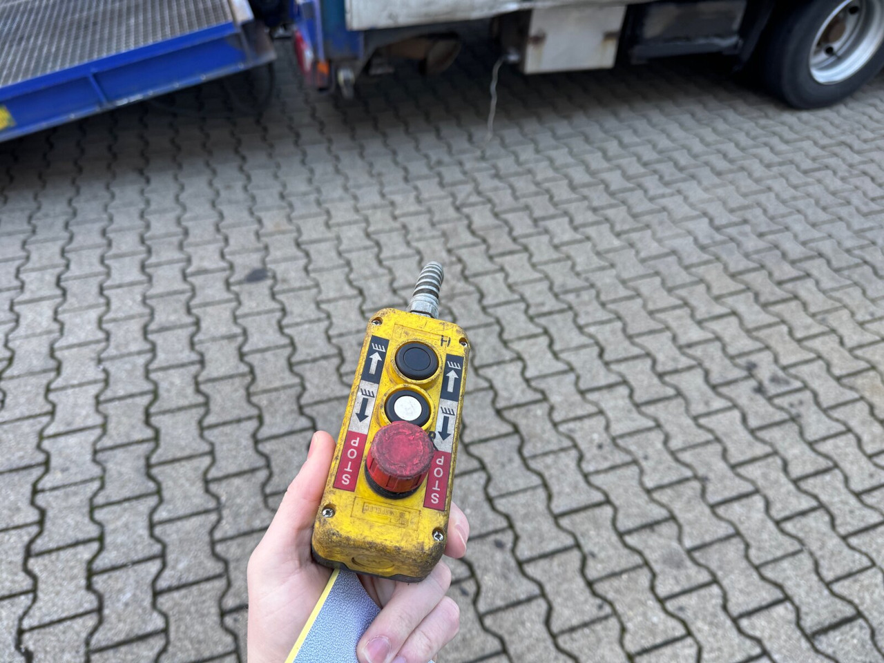 Renders NS4L32 NS4L32, Seilwinde, Edscha, hydr. Auffahrrampe - Semirremolque: foto 5 Renders NS4L32 NS4L32, Seilwinde, Edscha, hydr. Auffahrrampe - Semirremolque: foto 5