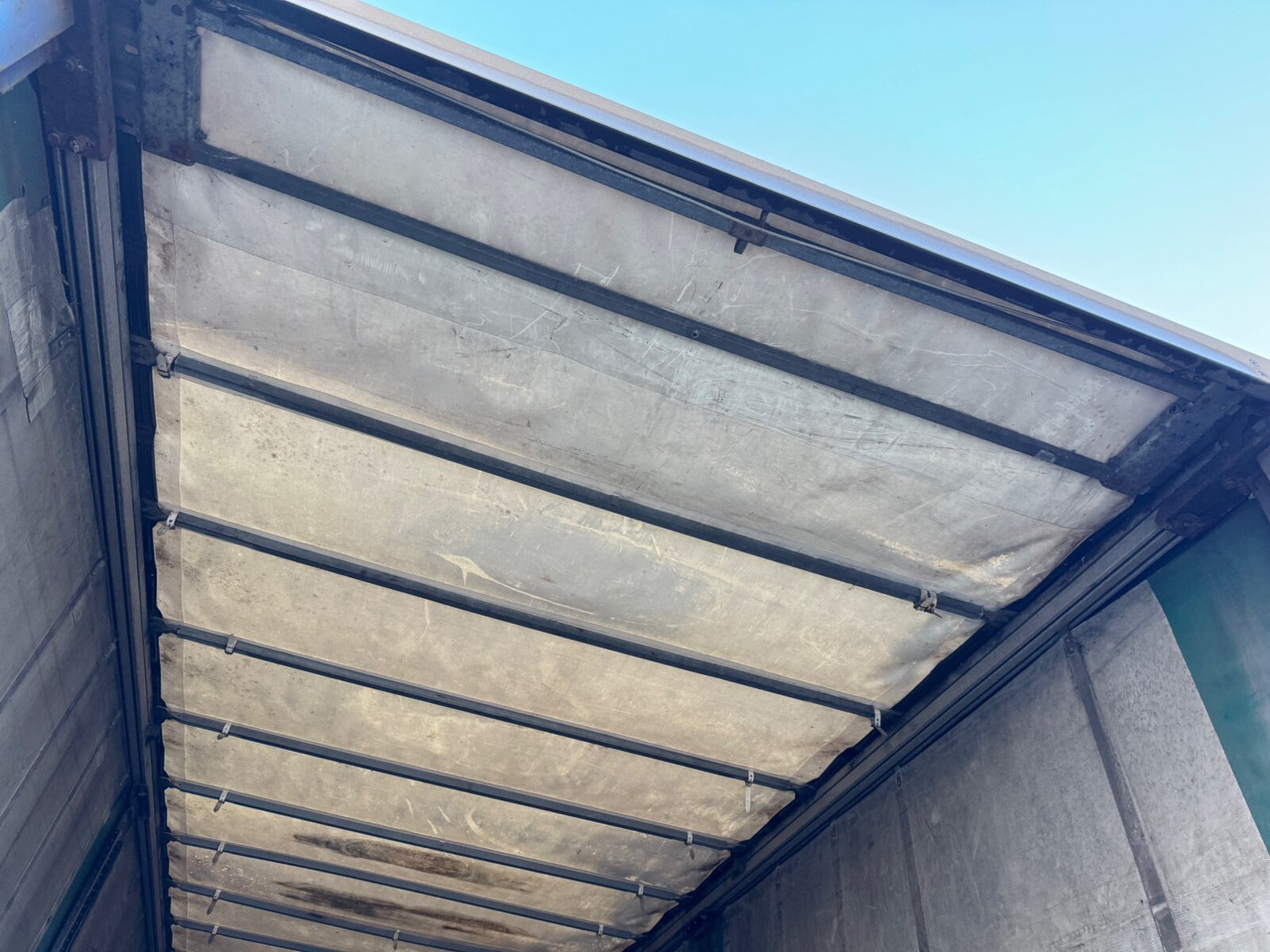 Renders NS4L32 NS4L32, Seilwinde, Edscha, hydr. Auffahrrampe - Semirremolque: foto 2 Renders NS4L32 NS4L32, Seilwinde, Edscha, hydr. Auffahrrampe - Semirremolque: foto 2