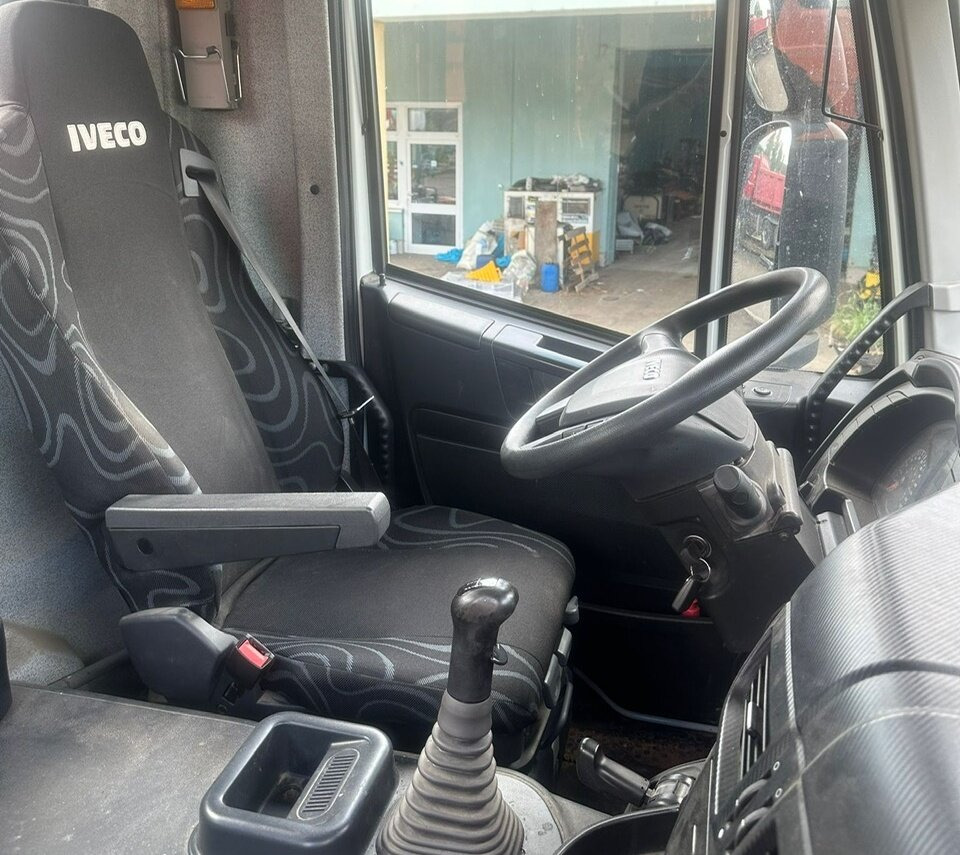 Trakker AD340T41B 8x4 Trakker AD340T41B 8x4, Betonmischer Stetter ca. 9m³ - Camión hormigonera: foto 3 Trakker AD340T41B 8x4 Trakker AD340T41B 8x4, Betonmischer Stetter ca. 9m³ - Camión hormigonera: foto 3