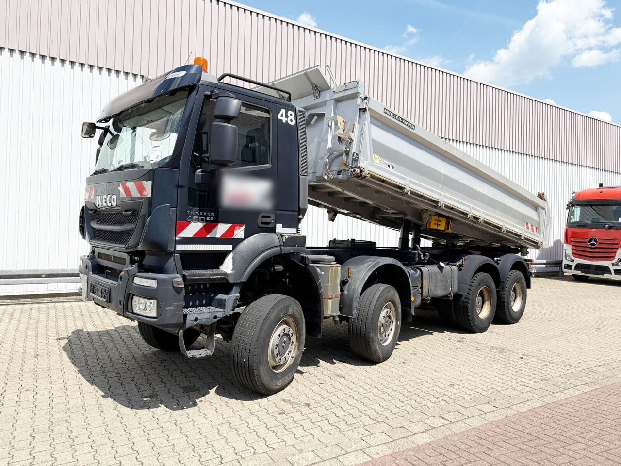Trakker AD410T45W 8x8 Trakker AD410T45W 8x8 - Camión volquete: foto 1 Trakker AD410T45W 8x8 Trakker AD410T45W 8x8 - Camión volquete: foto 1