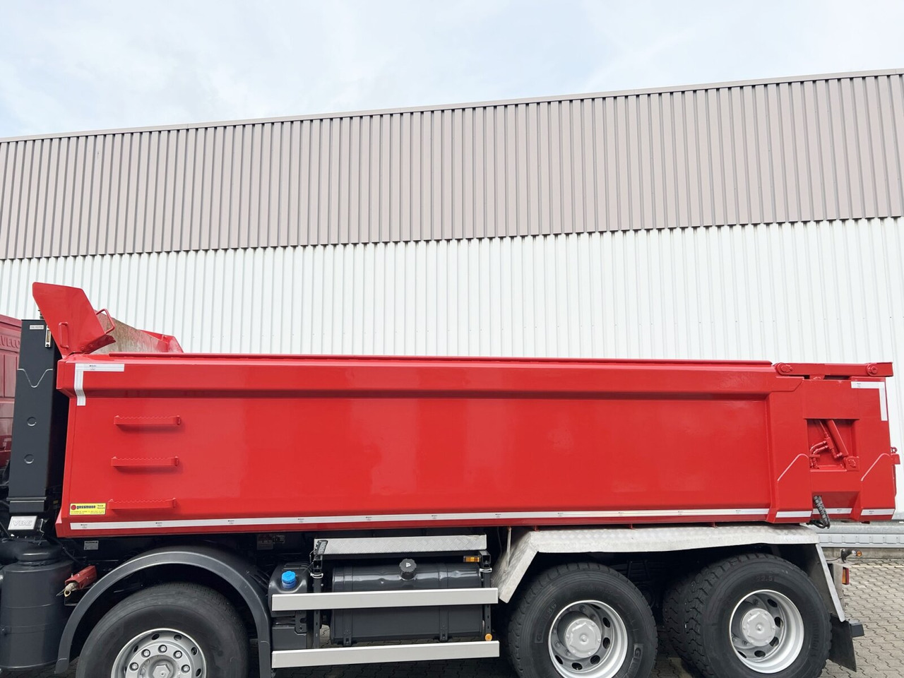 Trakker AD410T50 8x4 Trakker AD410T50 8x4, Stahlmulde ca. 16m³, hydr. Heckklappe - Camión volquete: foto 5 Trakker AD410T50 8x4 Trakker AD410T50 8x4, Stahlmulde ca. 16m³, hydr. Heckklappe - Camión volquete: foto 5