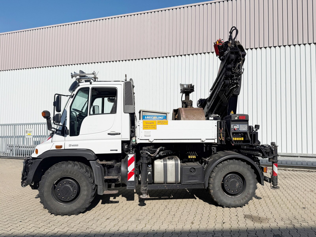Unimog U400 4x4 U400 4x4, Frontzapfwelle, Heckkran Hiab XS 144-E4 HiDuo, Seilwinde, Funk - Autogrúa: foto 4 Unimog U400 4x4 U400 4x4, Frontzapfwelle, Heckkran Hiab XS 144-E4 HiDuo, Seilwinde, Funk - Autogrúa: foto 4