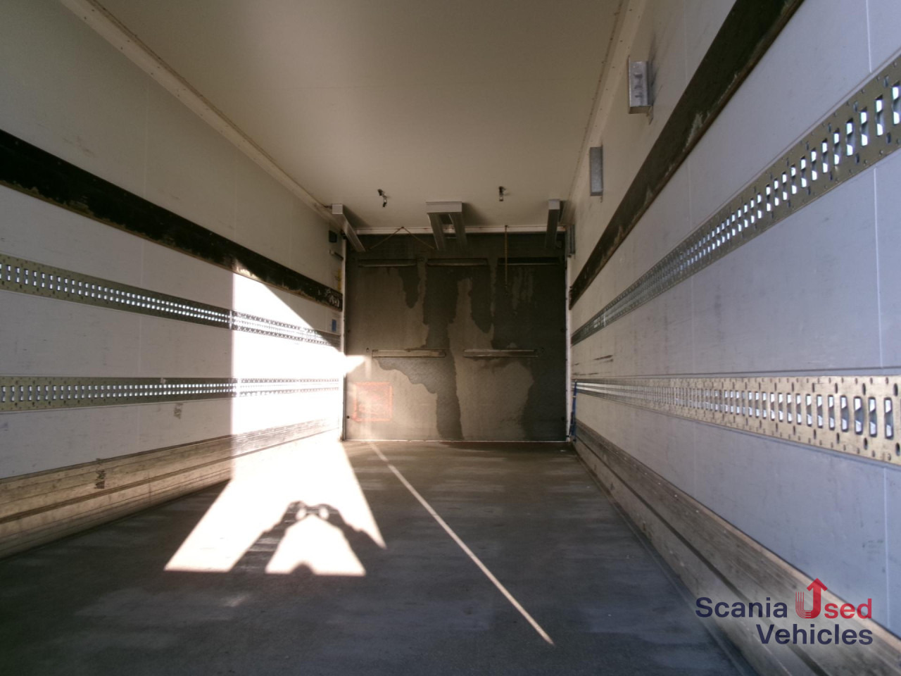 Walther Durchlader mit LBW Palfinger/MBB 2,0T - Remolque caja cerrada: foto 2 Walther Durchlader mit LBW Palfinger/MBB 2,0T - Remolque caja cerrada: foto 2