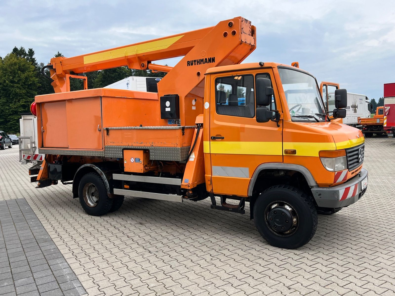 Mercedes-Benz Vario 814 DA 4x4 Ruthmann T 170 - Camión con plataforma elevadora: foto 5 Mercedes-Benz Vario 814 DA 4x4 Ruthmann T 170 - Camión con plataforma elevadora: foto 5
