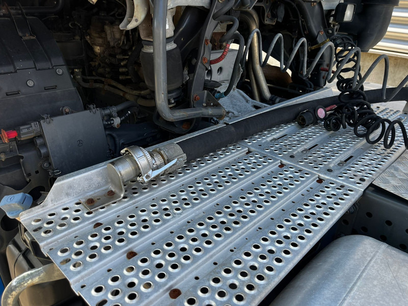 Cabeza tractora Mercedes-Benz Actros 1843 / Retarder / Hydarulic / ADR: foto 12 Cabeza tractora Mercedes-Benz Actros 1843 / Retarder / Hydarulic / ADR: foto 12