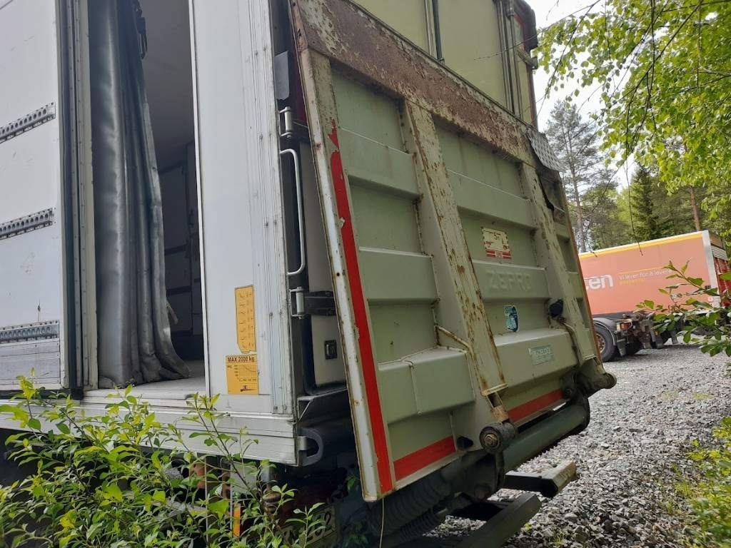 Mercedes-Benz Axor 1829 - Camión frigorífico: foto 3 Mercedes-Benz Axor 1829 - Camión frigorífico: foto 3