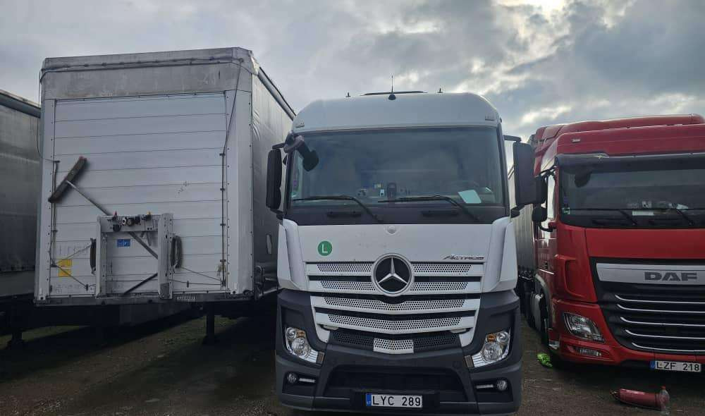 Mercedes-Benz 1845 - Cabeza tractora: foto 3 Mercedes-Benz 1845 - Cabeza tractora: foto 3
