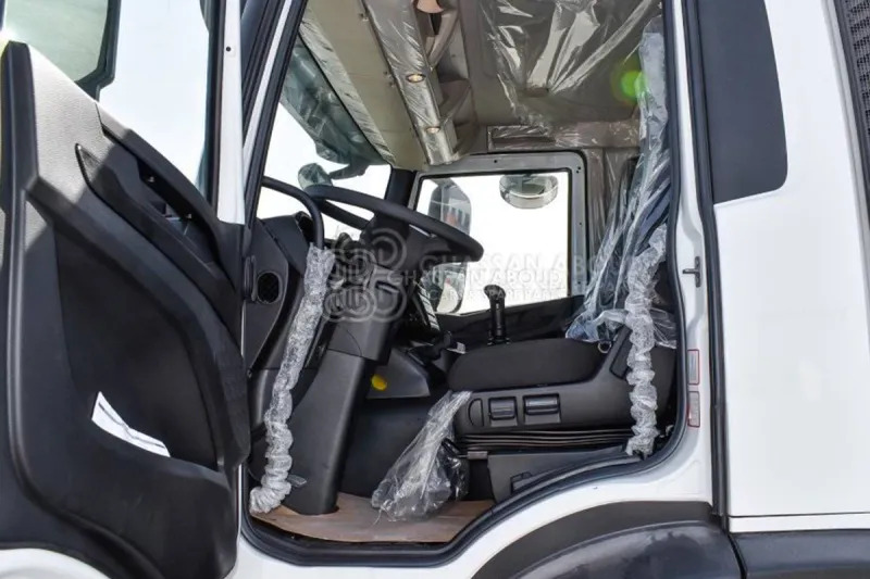 Iveco T-WAY AD380T47H 6x4 R24 Tyres Chassis - Barcelona Stock - Camión chasis: foto 4 Iveco T-WAY AD380T47H 6x4 R24 Tyres Chassis - Barcelona Stock - Camión chasis: foto 4