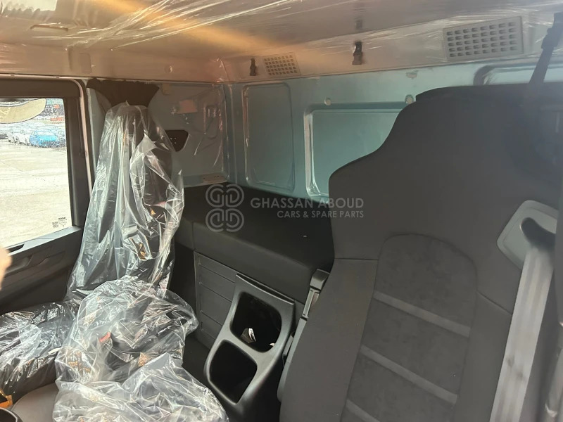 Iveco T-WAY AT380T43H 6x4 R20 Tyres Chassis - Barcelona Stock - Camión chasis: foto 3 Iveco T-WAY AT380T43H 6x4 R20 Tyres Chassis - Barcelona Stock - Camión chasis: foto 3