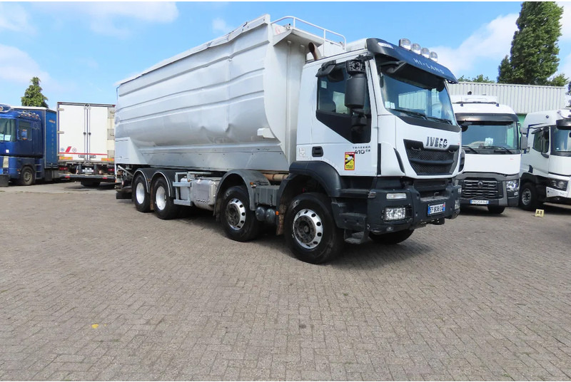 Iveco Eurotrakker 410 8x4. Light damages, 100% all working. 100% drivable - Camión cisterna: foto 3 Iveco Eurotrakker 410 8x4. Light damages, 100% all working. 100% drivable - Camión cisterna: foto 3