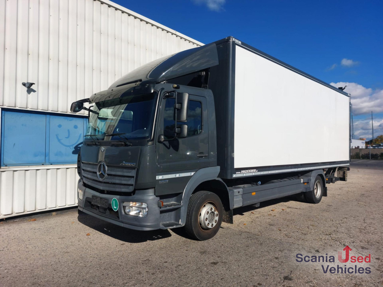 MERCEDES-BENZ Atego 1221 L Koffer Ladebordwand - Camión caja cerrada: foto 1 MERCEDES-BENZ Atego 1221 L Koffer Ladebordwand - Camión caja cerrada: foto 1