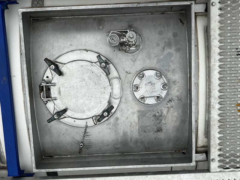 Contenedor cisterna para transporte de substancias químicas CIMC 20FT ISO, 25.050L / 1-COMP / 3 BAFFELS / T11 / 4 manholes / ADR valid until 04/2027: foto 16