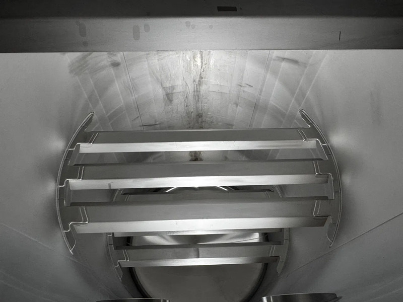 Contenedor cisterna para transporte de substancias químicas CIMC 20FT ISO, 25.050L / 1-COMP / 3 BAFFELS / T11 / 4 manholes / ADR valid until 04/2027: foto 17