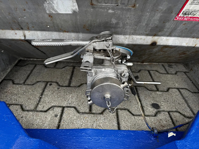 Contenedor cisterna para transporte de substancias químicas CIMC 20FT ISO, 25.050L / 1-COMP / 3 BAFFELS / T11 / 4 manholes / ADR valid until 04/2027: foto 9