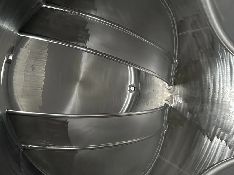 Contenedor cisterna para transporte de combustible SINGAMAS 20FT ISO, 26.000L/1-COMP/3 BAFFELS/3 manholes, 5Y inspection: 06/2027: foto 18 Contenedor cisterna para transporte de combustible SINGAMAS 20FT ISO, 26.000L/1-COMP/3 BAFFELS/3 manholes, 5Y inspection: 06/2027: foto 18