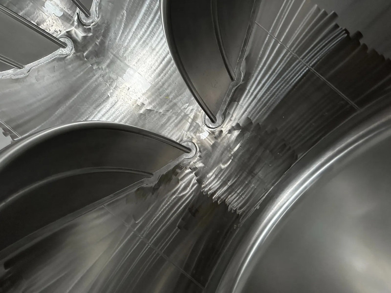 Contenedor cisterna para transporte de combustible SINGAMAS 20FT ISO, 26.000L/1-COMP/3 BAFFELS/3 manholes, 5Y inspection: 06/2027: foto 16 Contenedor cisterna para transporte de combustible SINGAMAS 20FT ISO, 26.000L/1-COMP/3 BAFFELS/3 manholes, 5Y inspection: 06/2027: foto 16