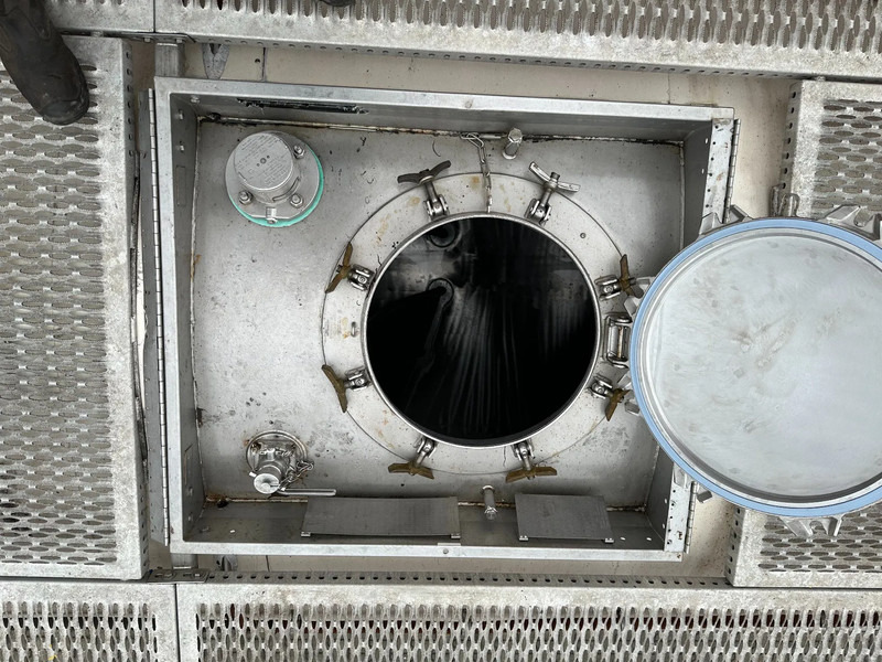 Contenedor cisterna para transporte de combustible SINGAMAS 20FT ISO, 26.000L/1-COMP/3 BAFFELS/3 manholes, 5Y inspection: 06/2027: foto 17 Contenedor cisterna para transporte de combustible SINGAMAS 20FT ISO, 26.000L/1-COMP/3 BAFFELS/3 manholes, 5Y inspection: 06/2027: foto 17