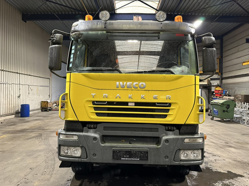 Iveco TRAKKER 350 6x4 HOOKLIFT + CRANE FASSI F120.22 (5/6 F) - *342.000km* - STEEL SPRING / BIG AXLES - AS TRONIC AUTOMATIC GEARBOX - Camión multibasculante, Camión grúa: foto 2 Iveco TRAKKER 350 6x4 HOOKLIFT + CRANE FASSI F120.22 (5/6 F) - *342.000km* - STEEL SPRING / BIG AXLES - AS TRONIC AUTOMATIC GEARBOX - Camión multibasculante, Camión grúa: foto 2