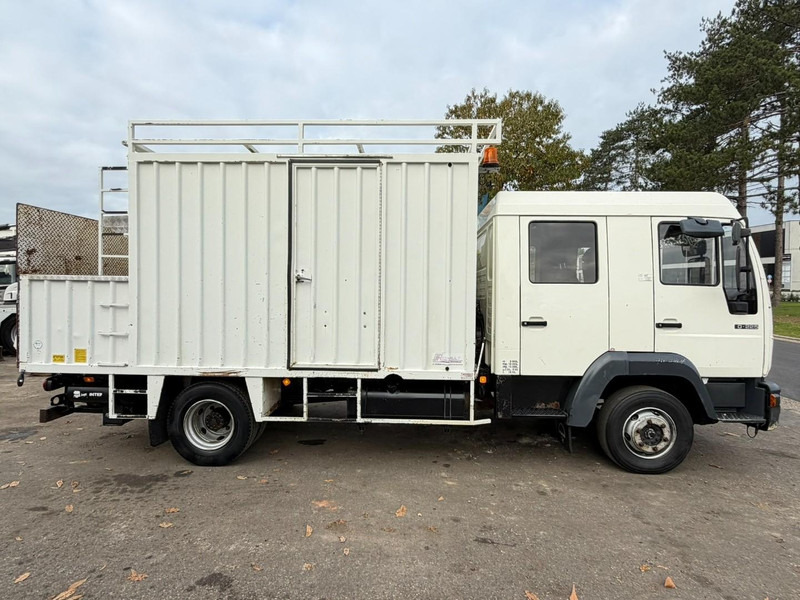 MAN 10.225 LC CLOSED BOX / KOFFER - DOKA - MANUAL GEARBOX - *344.000km* - STEEL SPRING / BLATT / LAMES - BE TRUCK - Camión caja cerrada: foto 4 MAN 10.225 LC CLOSED BOX / KOFFER - DOKA - MANUAL GEARBOX - *344.000km* - STEEL SPRING / BLATT / LAMES - BE TRUCK - Camión caja cerrada: foto 4