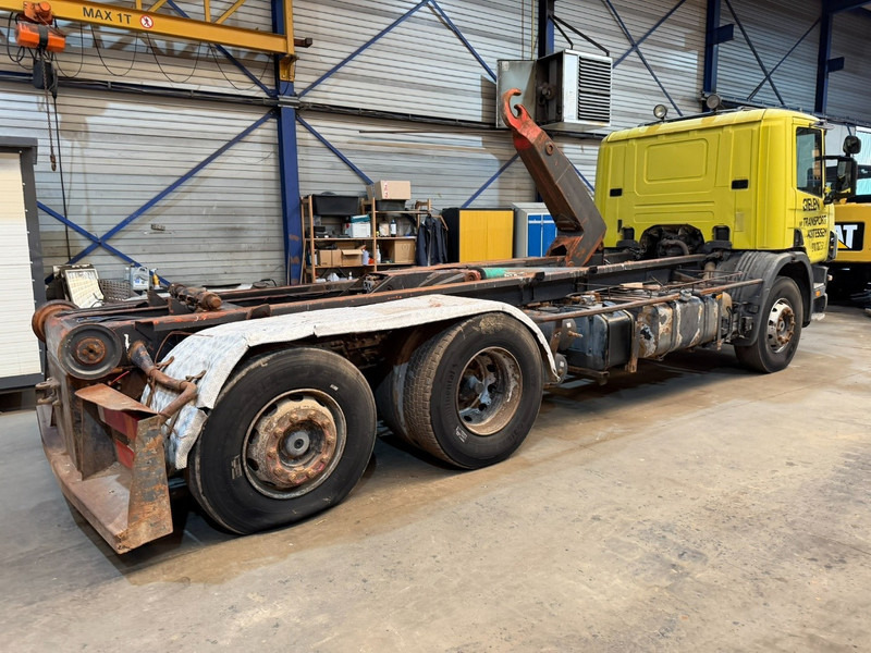 Scania 94G-260 6x2 HOOKLIFT - MANUAL - BE TRUCK - Camión multibasculante: foto 4 Scania 94G-260 6x2 HOOKLIFT - MANUAL - BE TRUCK - Camión multibasculante: foto 4