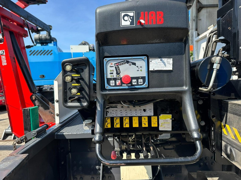 Camión lona, Camión grúa Scania P410 8x4 TRIDEM PRITSCHE PLANE + KRAN HIAB 244 EP-4 HIDUO - RETARDER - LIFT + STEERING AXLE - *327.000km* - RADIO: foto 20 Camión lona, Camión grúa Scania P410 8x4 TRIDEM PRITSCHE PLANE + KRAN HIAB 244 EP-4 HIDUO - RETARDER - LIFT + STEERING AXLE - *327.000km* - RADIO: foto 20